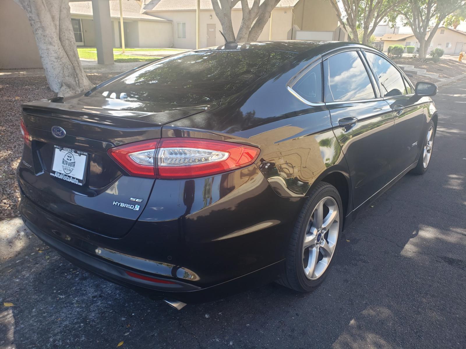 2014 /gray and black Ford Fusion Hybrid SE (3FA6P0LU3ER) with an 2.0L L4 DOHC 16V engine, 6-Speed Automatic Overdrive transmission, located at 323 E Dunlap Ave., Phoenix, AZ, 85020, (602) 331-9000, 33.567677, -112.069000 - 2014 Ford Fusion SE Hybrid......EXCELLENT condition,....ONLY 110K MILES!!!..... A Real Must See!!.... No accidents, Power everything, Touch screen Stereo/cd player, Phone sync, Bluetooth, Satellite compatible, Backup camera, Navigation, Ice cold ac, Clean Gray and Black interior with Black cloth sea - Photo #3